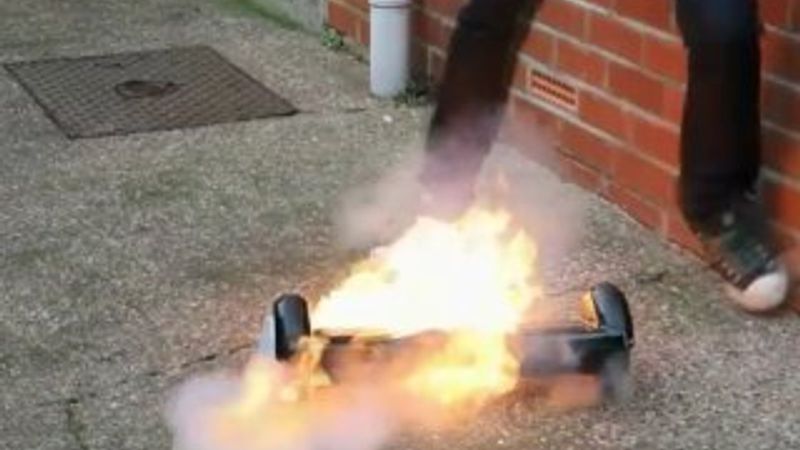 Yeni alınan hoverboard alev aldı İZLE
