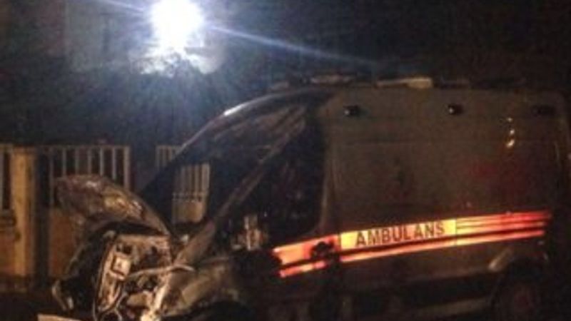 Teröristler Batman'da ambulans yaktı