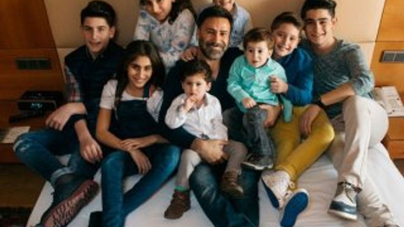 İzzet Yıldızhan 8 çocuğuyla ilk kez poz verdi