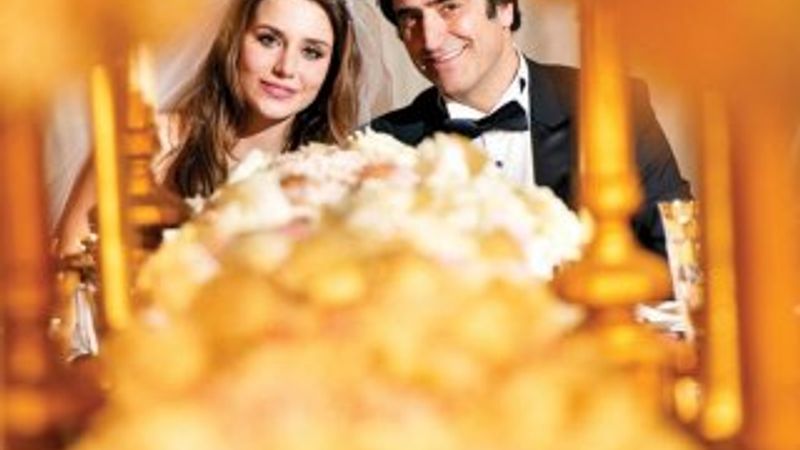 Kırmızıgül'ün adı düğün davetiyesinde yanlış yazıldı