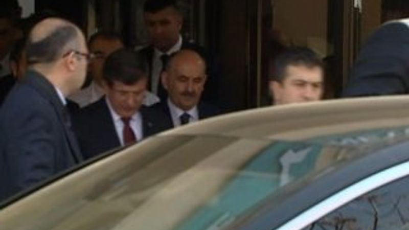 Başbakan Davutoğlu yaralıları ziyaret etti