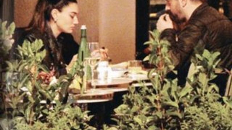 Hande Subaşı ve Can Tursan yemekte