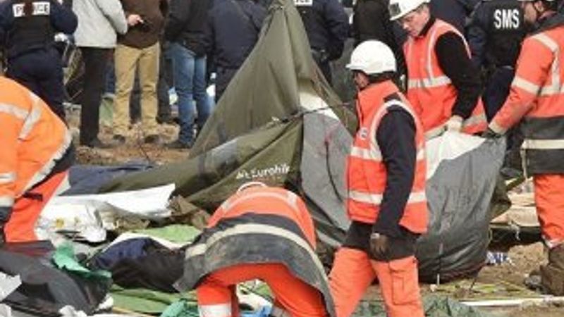 Fransız polisi mülteci kampını yıktı