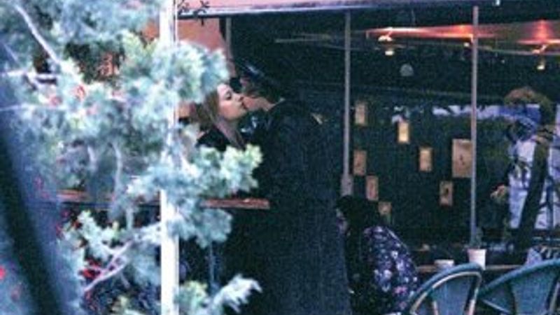 Paramparça'nın Cansu'su Şevval Sam'ın oğluyla yakalandı