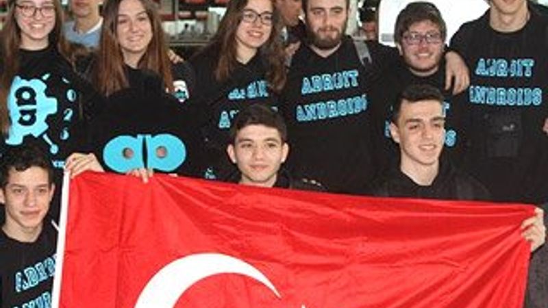 Türk öğrencilerin robotu ABD'de yarışacak