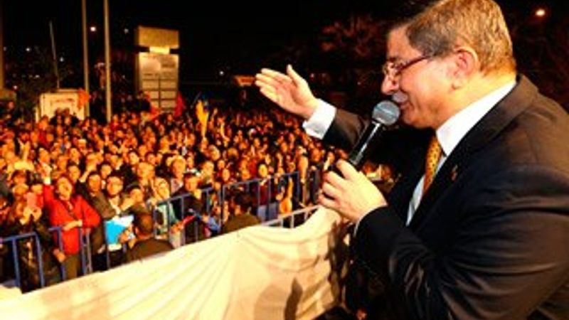 Başbakan Davutoğlu'ndan İzmirlilere köprü sözü