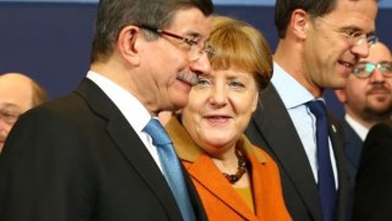 Davutoğlu, Türkiye-AB zirvesinde yaşananları anlattı