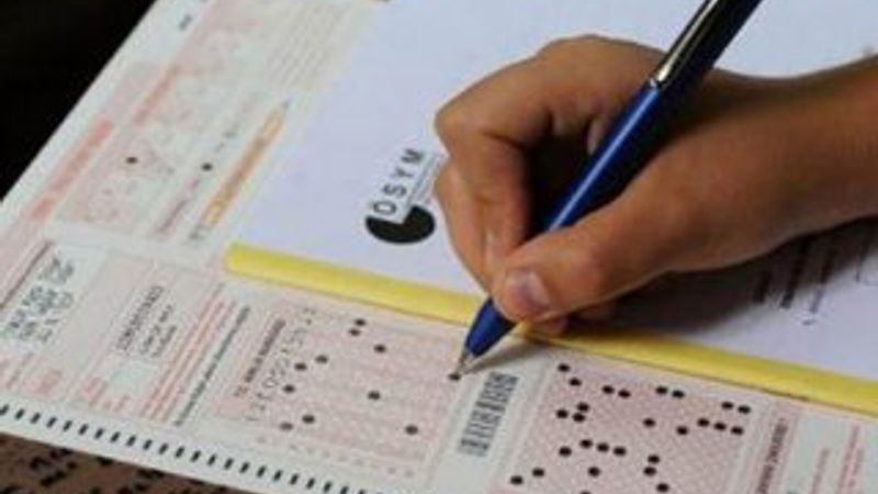 YGS'de sınav salonuna telefon sokan aday bulundu