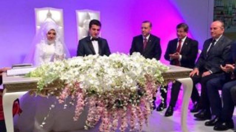 Erdoğan ve Davutoğlu nikah şahidi oldu