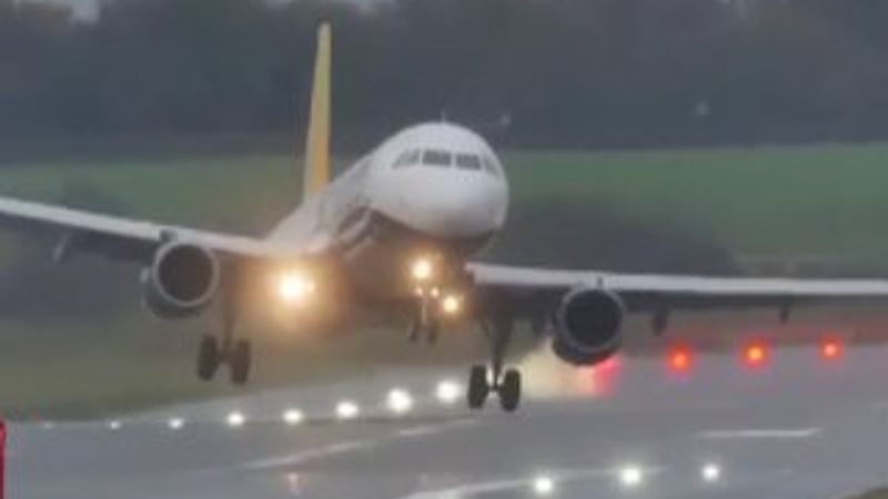 Şiddetli rüzgarlara karşı koyan pilotlar