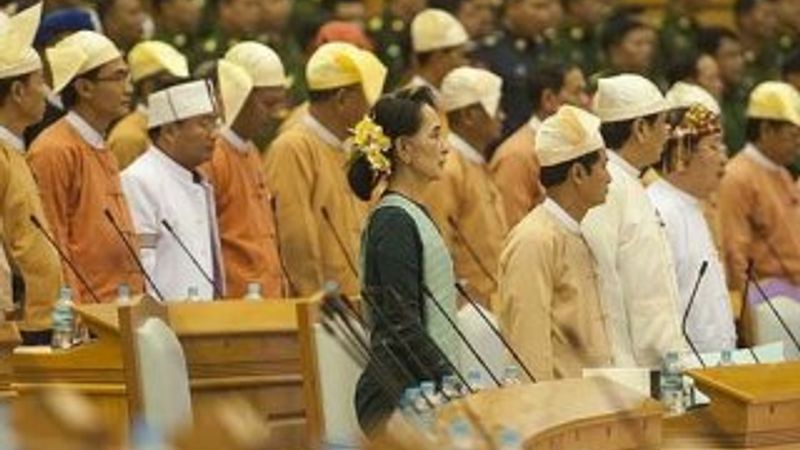 Myanmar'da tarihi yemin töreni