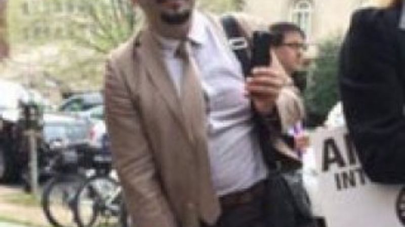 Emre Uslu'ya bavullu Ergenekon tepkisi