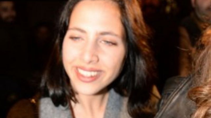 Zehra Çilingiroğlu bara gitti