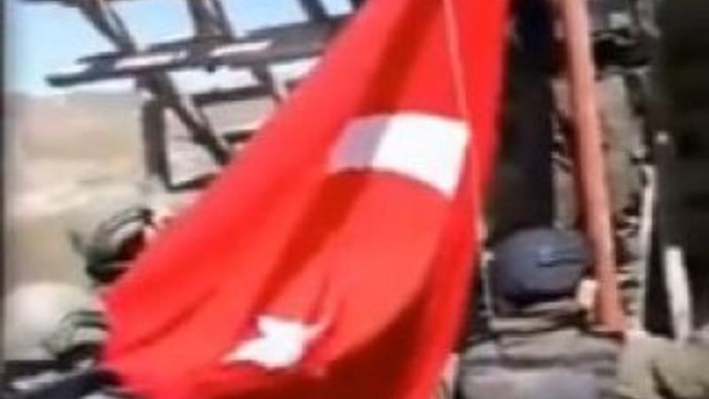 Özel Harekat Yüksekova'da marş okuyup tekbir getirdi