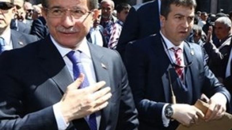 Ahmet Davutoğlu: Çelik yelek giymedim, giymeyeceğim