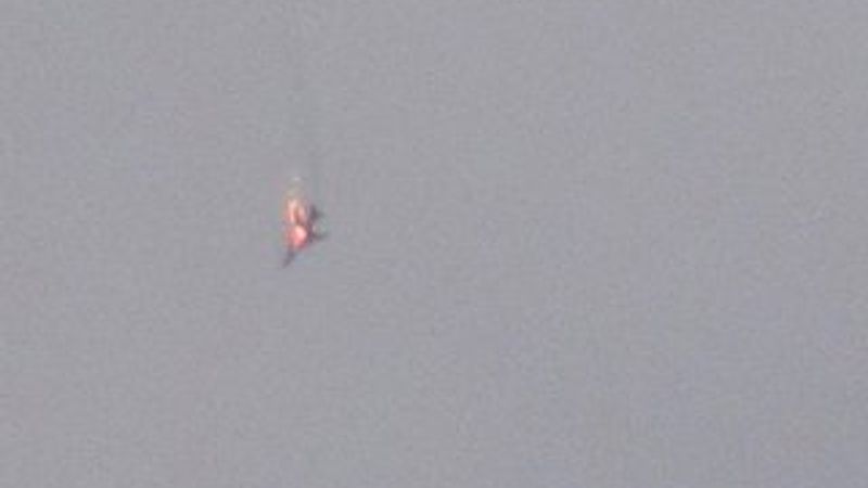 Suriyeli muhalifler Halep'te savaş uçağı düşürdü