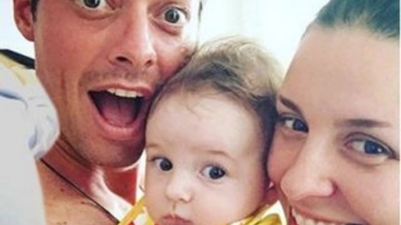 Alp Kırşan'dan çekirdek aile pozu