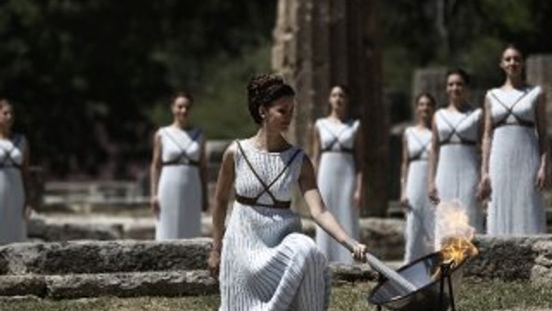 Olimpiyat meşalesi yakıldı