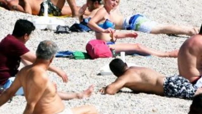 Kadın turiste rahatsız eden yakın markaj