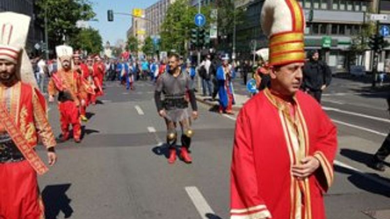 Almanya'da kılıçsız Mehter Takımı yürüyüşü