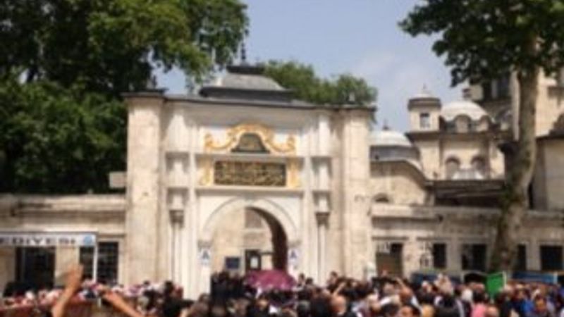 Davutoğlu Eyüp Sultan’da helallik istedi