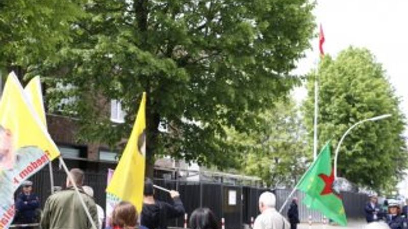 Köln'de vekilime dokunma eylemi