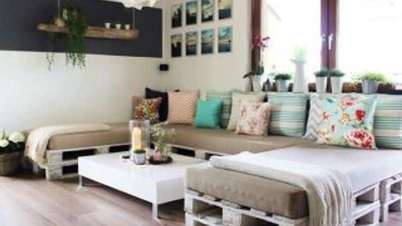 Salon dekorasyonunda paletlere yer açın