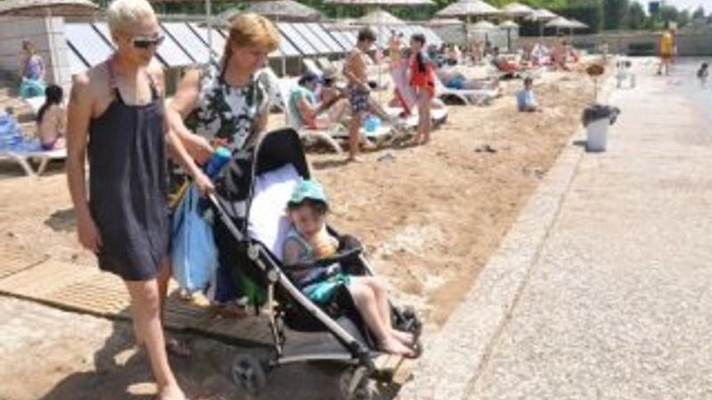 Eskişehir'de yapay plaj sezonu açıldı