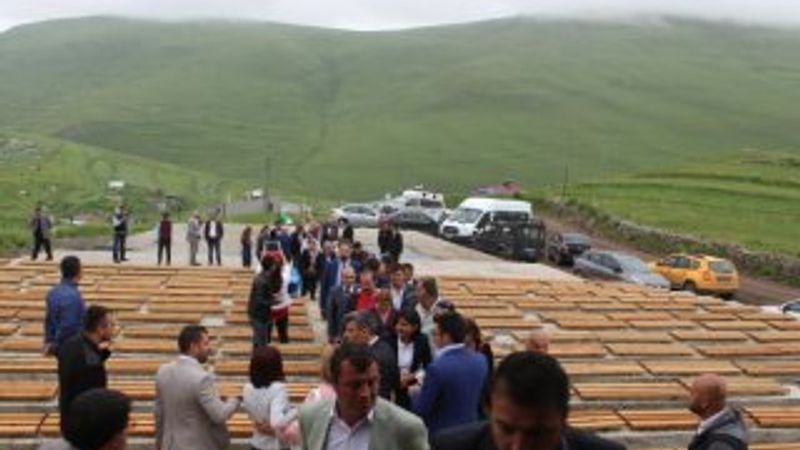 Ardahan'daki Atatürk silüetine bulut engeli