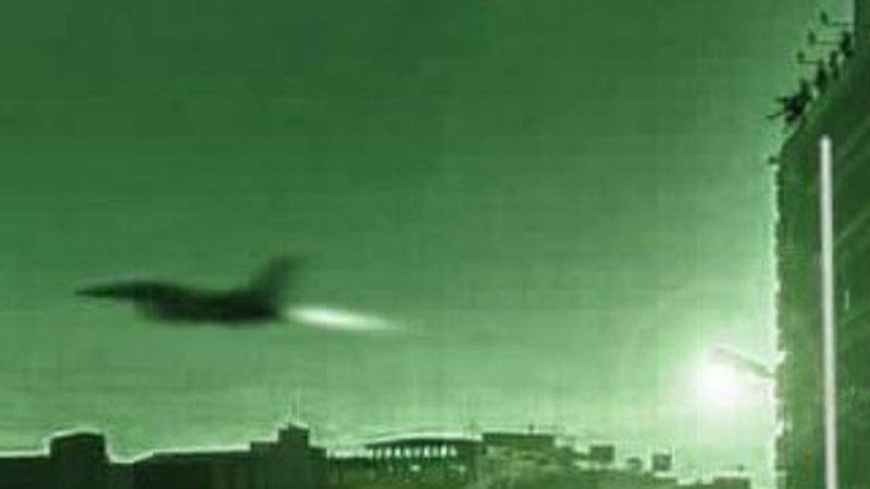 Darbe girişimi gecesi F-16'ya taş atılma anı