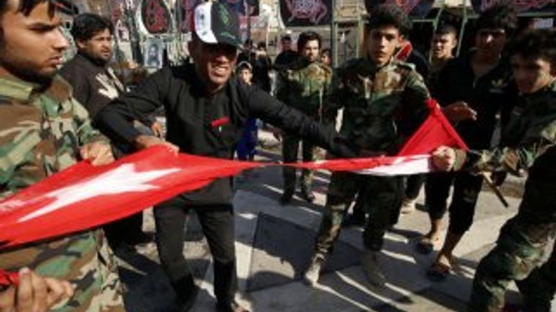 Irak'ta Türk bayrağı yırtıldı