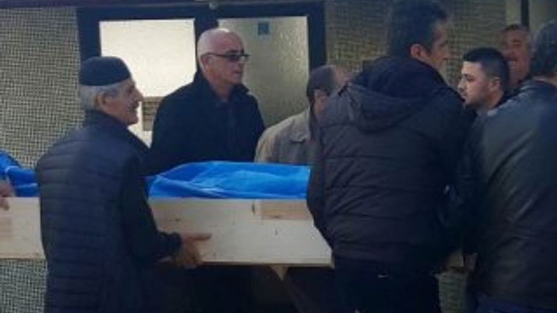 Eşini yakmak isteyen mühendis toprağa verildi