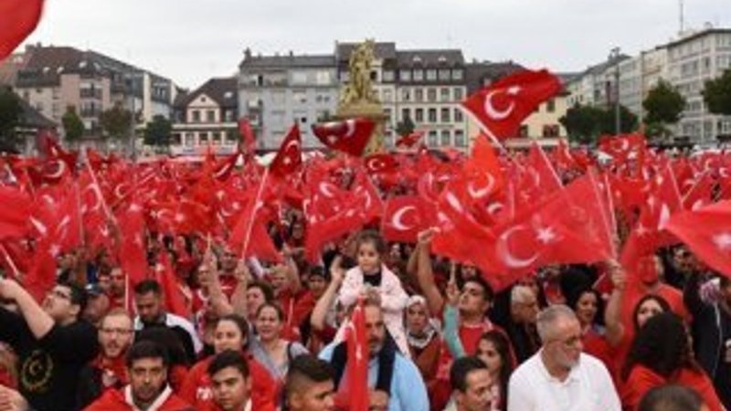 Avrupalı Türkler meydanlara iniyor