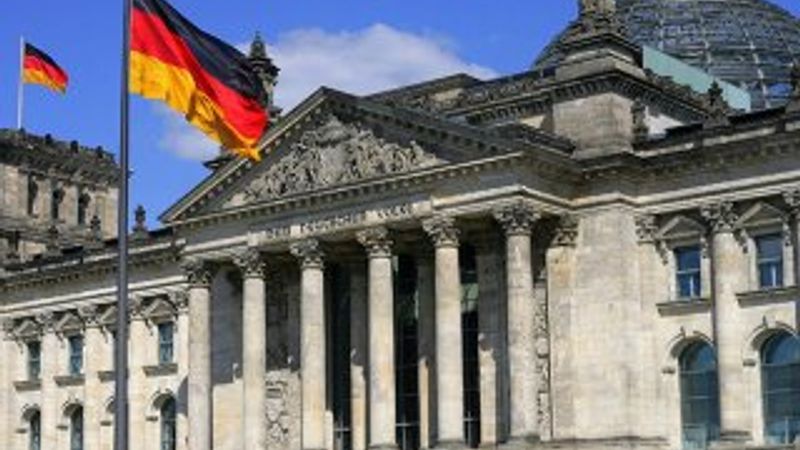 Almanya 16 yaş altı evliliği yasaklıyor