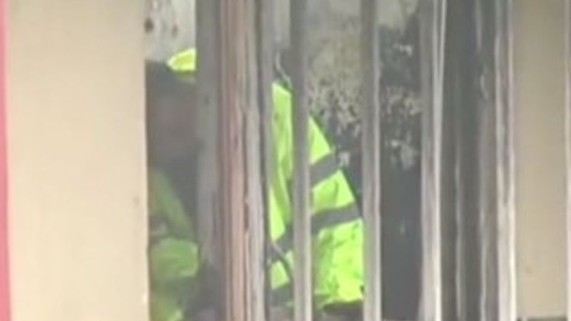 Yangın merdivenine açılan kapılar kilitliydi