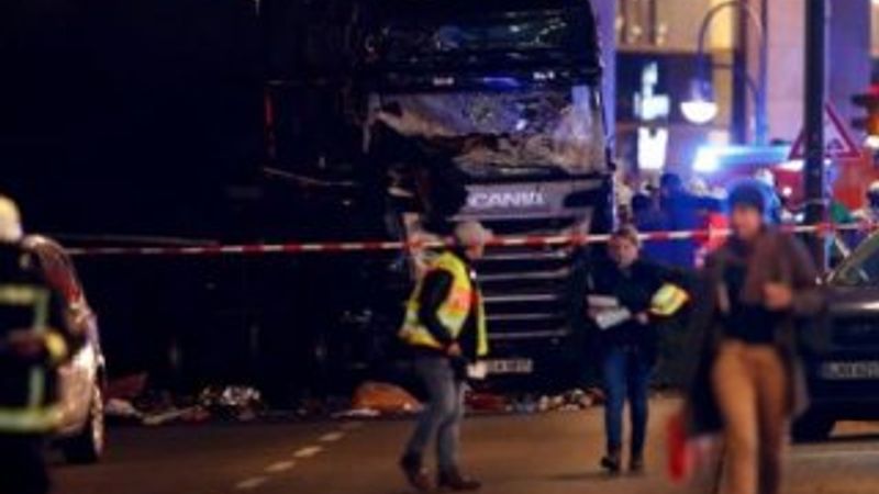 Berlin'de Noel pazarına kamyon girdi: 12 ölü