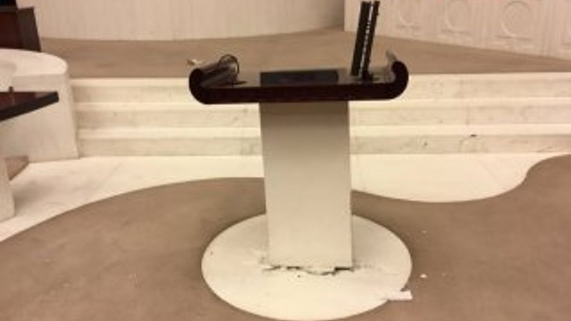 Meclis'teki kürsü mikrofonu kayboldu