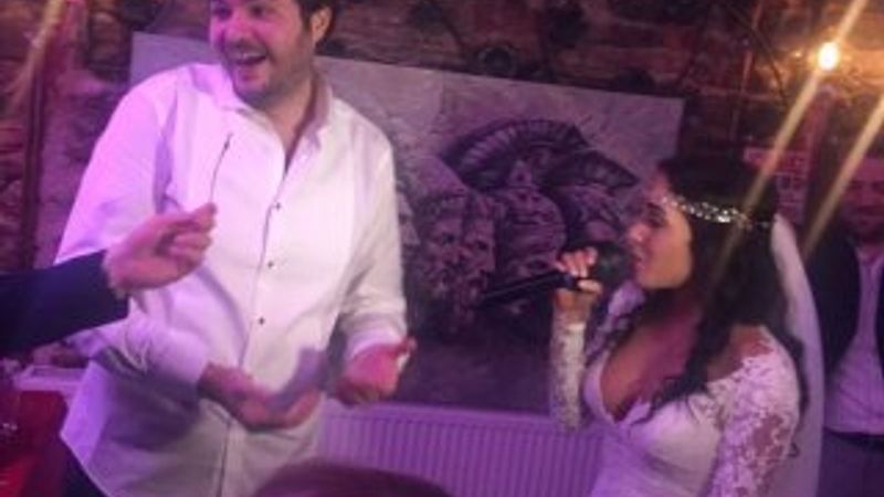 Tarık Akan'ın oğlu evlendi