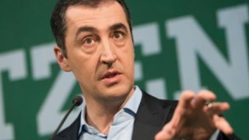Cem Özdemir: Taksim'de miting yapalım