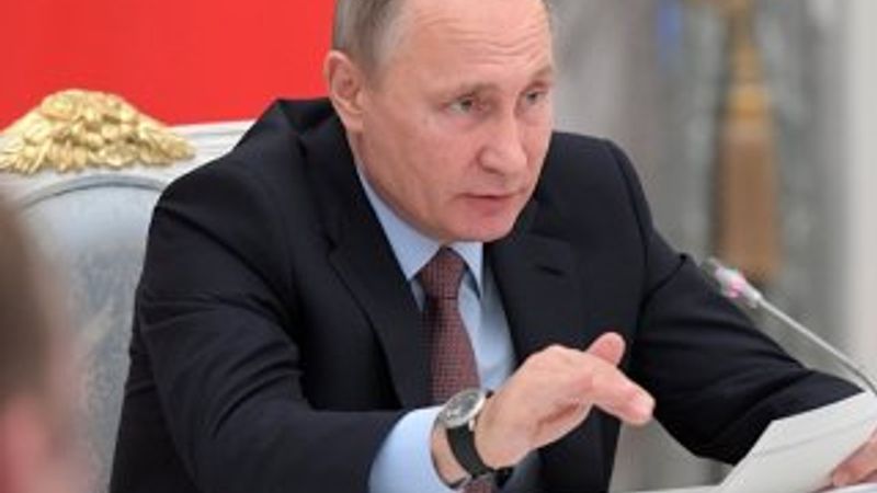 Putin: Yazım eğri büğrü, okuyamıyorum