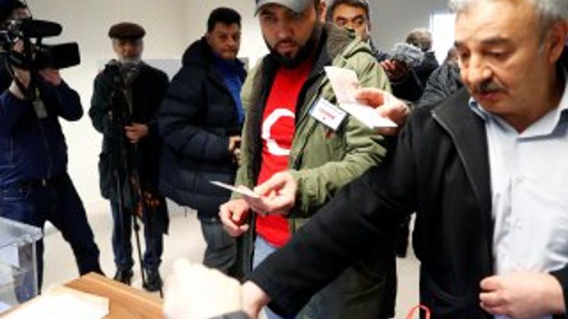 Almanya'da yaşayan Türkler sandık başında