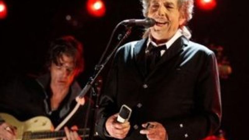Bob Dylan Nobel ödülünü kabul etti