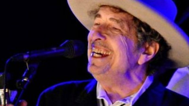 Bob Dylan Nobel ödülünü aldı