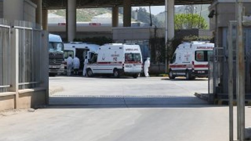 Ambulanslar Hatay'dan İdlib için yola çıktı