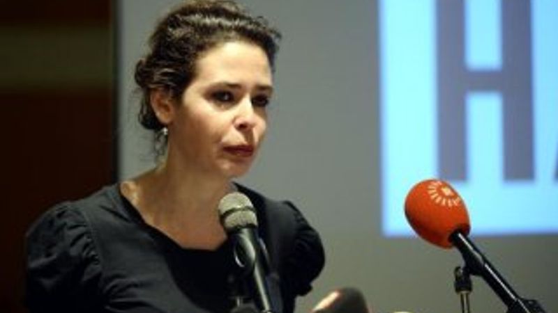 Ağlak hayırcı Pelin Batu'ya tepki yağıyor