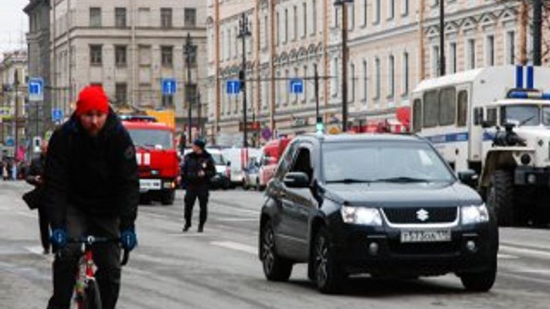 St Petersburg'daki metro yeniden açıldı