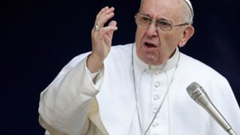 Papa: Dünya, silah tüccarlarına diz çöktü