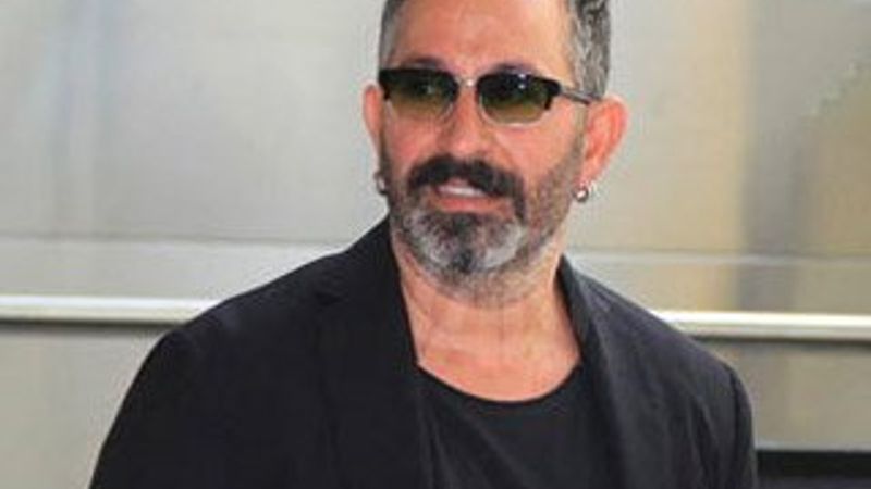 Cem Yılmaz oyunun rengini belli etti