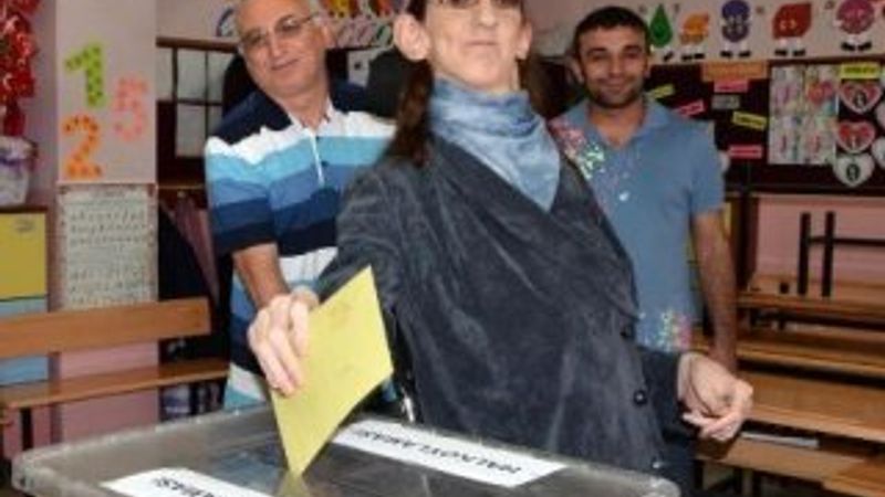 Dünyanın en uzun kızı oyunu kullandı