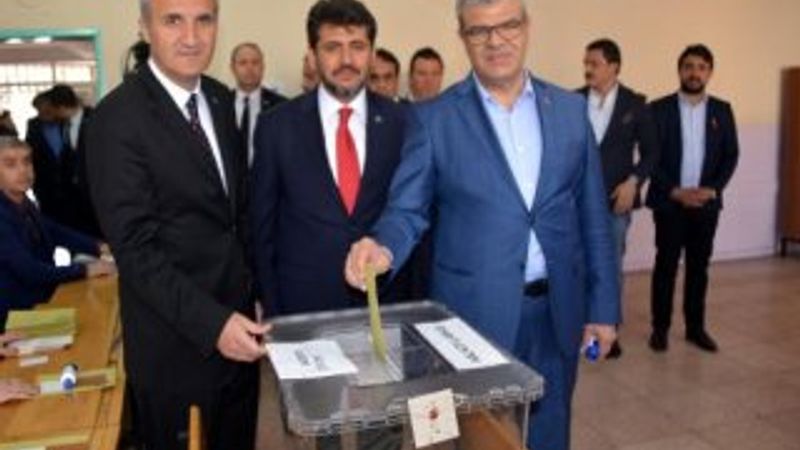 Başbakan Yardımcısı Kaynak oyunu kullandı